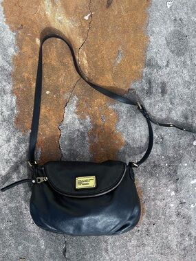 Classic Q Natasha black leather crossbody gold-tone hardware adjustable strap